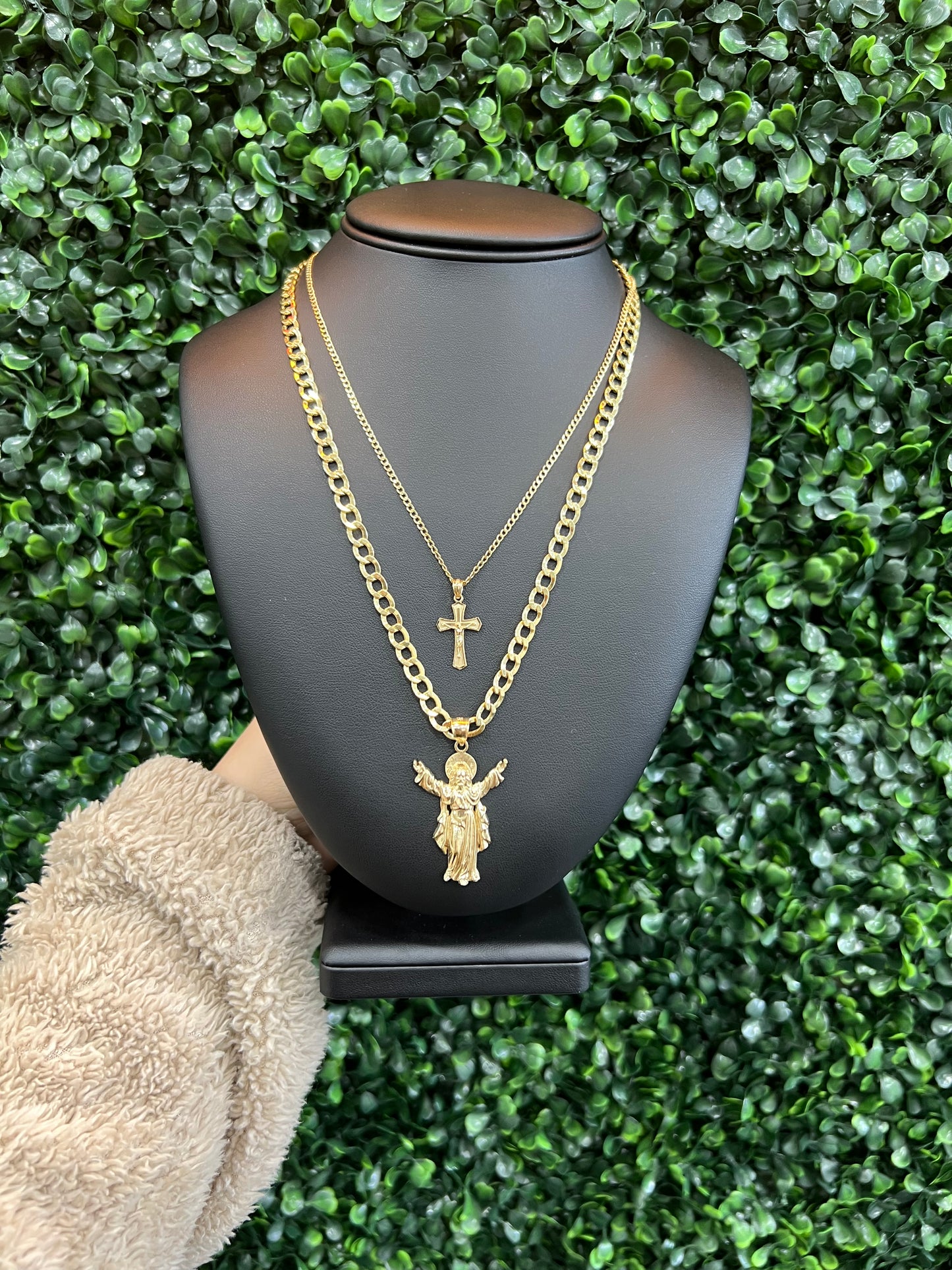 10k Men’s Cuban chain & cross Pendant with Cuban Chain and Jesus pendant