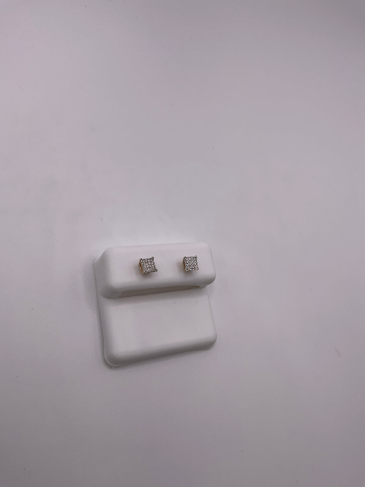 10kt 0.08-0.09Ct Earring
