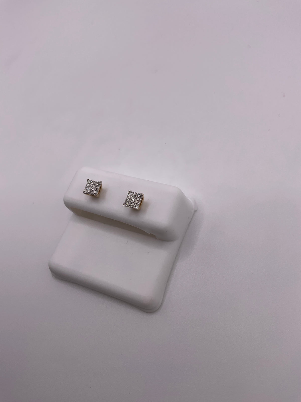 10kt 0.08-0.09Ct Earring