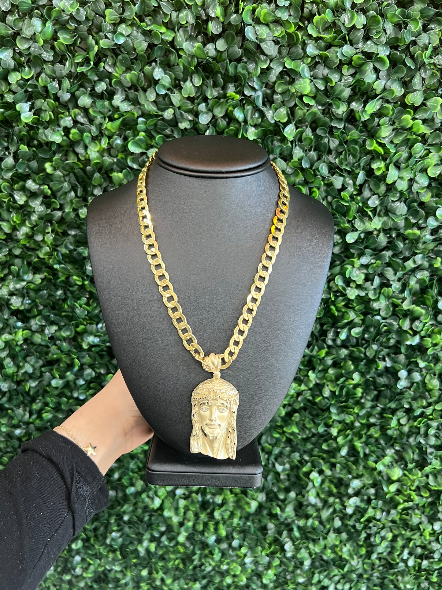 10k Cuban Chain & Jesus Pendant