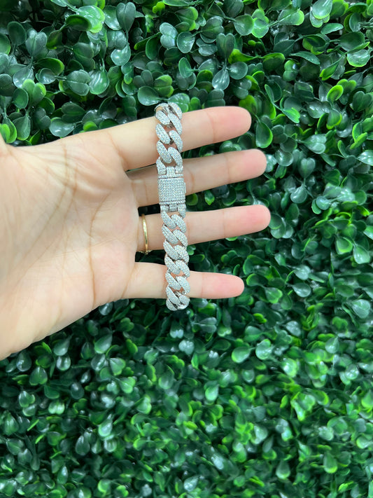 Silver bracelet with Moissanite Diamond