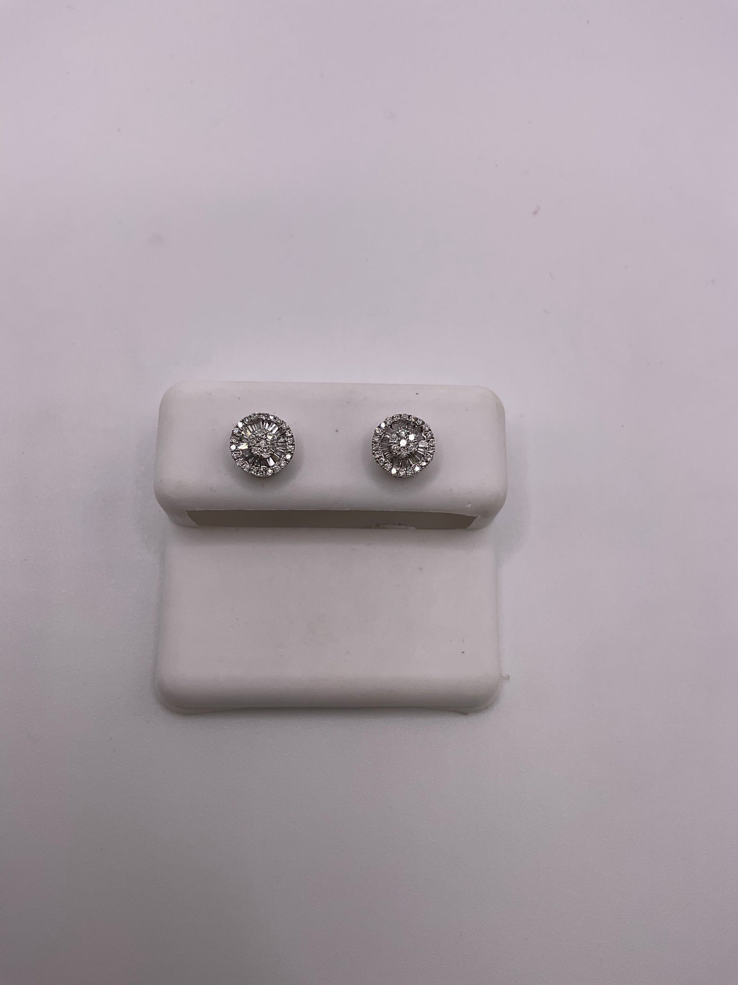 10kt Diamond Circle Stud Earrings