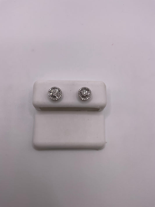 10kt Diamond Circle Stud Earrings