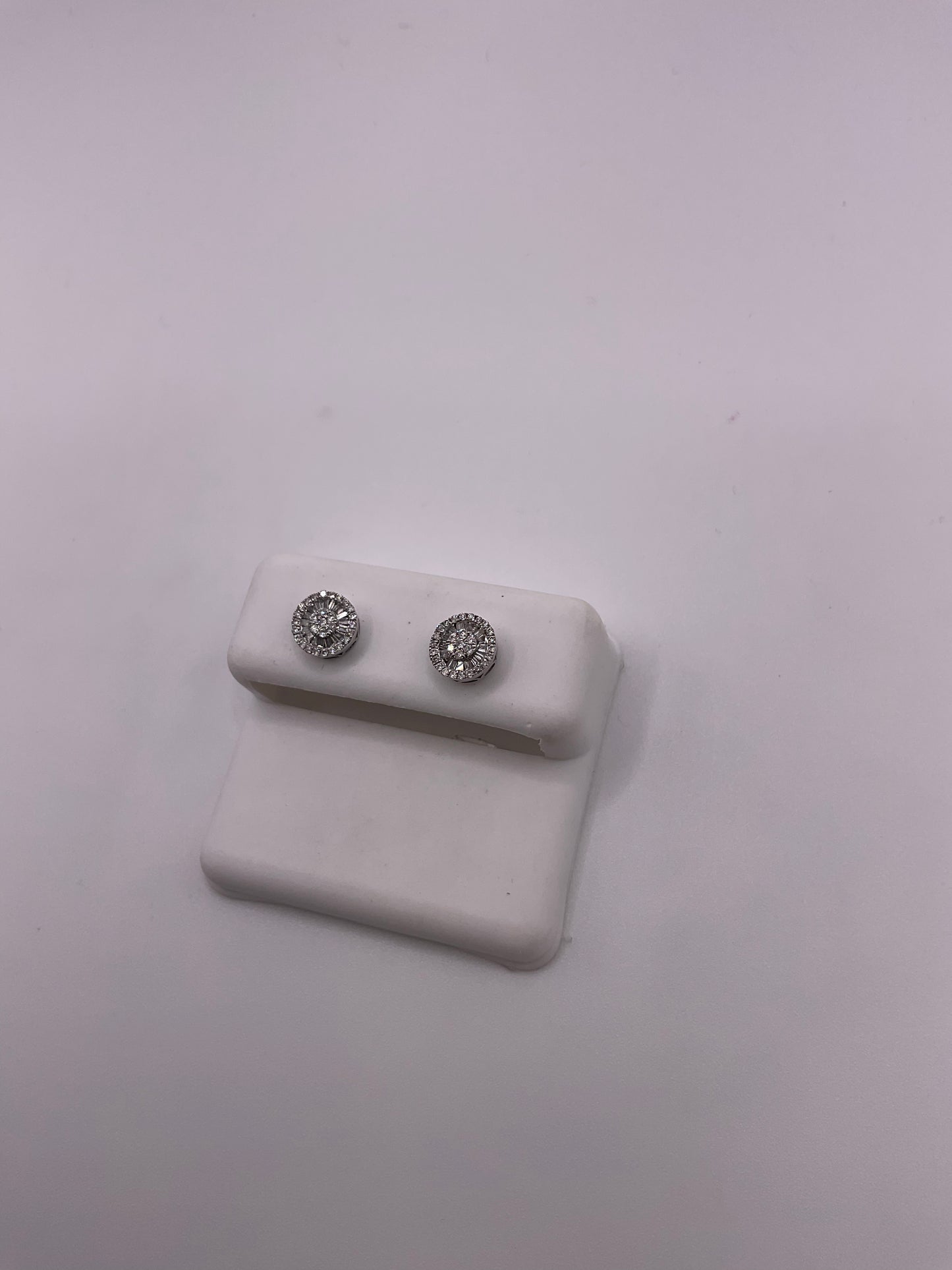 10kt Diamond Circle Stud Earrings